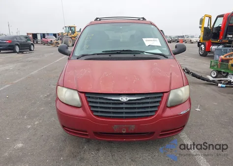 2005 Chrysler Town & Country z USA, uszkodzony, nr VIN 1C4GP45R15B439731